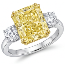 Afbeelding in Gallery-weergave laden, Rond Geslepen Gele Kanarie Diamant ring in Tweekleurig 14K Goud – hoofdaanzicht