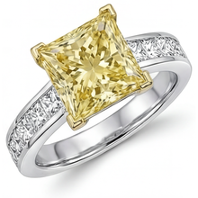 Afbeelding in Gallery-weergave laden, Gele Kanarie Diamant Halo Zetting Ring – hoekaanzicht