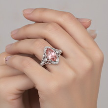 Afbeelding in Gallery-weergave laden, Perzikkleurige saffier verlovingsring 3,8 karaat labgekweekt marquise padparadscha halo 14K witgoud