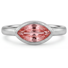 Afbeelding in Gallery-weergave laden, Antieke Padparadscha Saffier Ring 3,5 Karaat Labgekweekt Markies Lunette Solitair 14k Witgoud