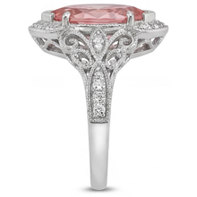 Afbeelding in Gallery-weergave laden, Echte perzikkleurige padparadscha-saffier 2,3 karaat marquise halo ring met gespleten scheen in 14k witgoud