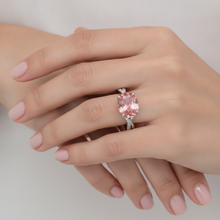 Afbeelding in Gallery-weergave laden, Wikkelring van 14k witgoud met natuurlijke ovale perzikkleurige padparadschasaffier van 2,8 karaat
