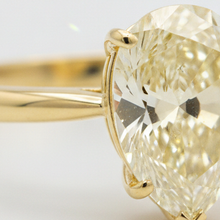 Afbeelding in Gallery-weergave laden, Larimar en diamant verlovingsring 2 karaat natuurlijk peervormig fantasiegeel solitair 18k goud