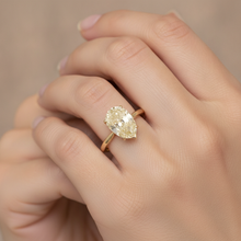 Afbeelding in Gallery-weergave laden, Larimar en diamant verlovingsring 2 karaat natuurlijk peervormig fantasiegeel solitair 18k goud