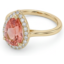 Afbeelding in Gallery-weergave laden, Ring met 2,8 karaat natuurlijke peervormige roze padparadscha saffier, halo en gladde band in 14k geelgoud