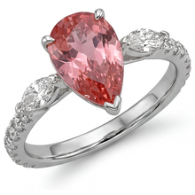 Afbeelding in Gallery-weergave laden, Perzikkleurige saffier 2,9 karaat echte peervormige Padparadscha driesteens ring 14k witgoud