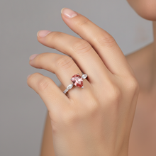 Afbeelding in Gallery-weergave laden, Perzikkleurige saffier 2,9 karaat echte peervormige Padparadscha driesteens ring 14k witgoud