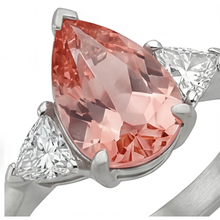 Afbeelding in Gallery-weergave laden, Padparadscha saffier verlovingsring 2,9 karaat echte peervorm en witte trilliant driesteens 14k goud