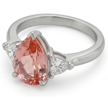 Afbeelding in Gallery-weergave laden, Padparadscha saffier verlovingsring 2,9 karaat echte peervorm en witte trilliant driesteens 14k goud