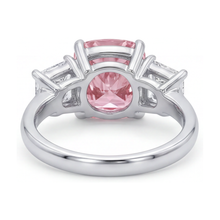 Afbeelding in Gallery-weergave laden, Jubileumring met roze diamant 4,5 karaat kussenslijpsel