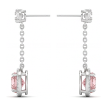 Afbeelding in Gallery-weergave laden, Roze diamanten oorhangers 3 karaat labgekweekt kussenvorm halo 14k witgoud