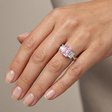 Afbeelding in Gallery-weergave laden, Ring met smaragdgeslepen roze diamant van 3,4 karaat