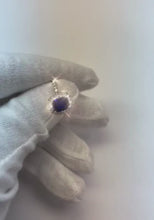 Video laden en afspelen in Gallery-weergave, 3 ct kussen Sri Lanka blauwe saffier en halo diamanten ring