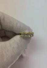 Video laden en afspelen in Gallery-weergave, 2,50 karaat vijf stenen prinses geslepen diamanten ring massief wit goud Nieuw