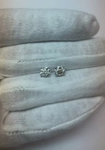 Video laden en afspelen in Gallery-weergave, Diamanten oorknopjes 2 ct. Massief Wit Goud 14K