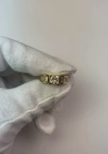 Video laden en afspelen in Gallery-weergave, 1,50 ct Princess & Baguette diamanten verlovingsring geel goud