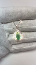 Video laden en afspelen in Gallery-weergave, Groene smaragd hanger ketting
