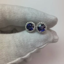 Video laden en afspelen in Gallery-weergave, Ronde Ceylon Sapphire Stud Earring Halo Diamant Goud 2.30 Ct