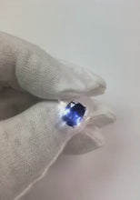 Video laden en afspelen in Gallery-weergave, diamant solitaire accenten ring smaragd blauwe saffier 4 karaat