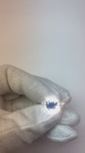 Video laden en afspelen in Gallery-weergave, 4.10 Ct Kussen Sri Lankaanse Saffier En Ronde Diamanten Ring Wit Goud