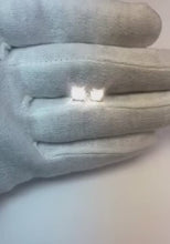 Video laden en afspelen in Gallery-weergave, Prinses geslepen diamanten oorknopjes 1,60 ct witgoud 14k
