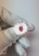 Video laden en afspelen in Gallery-weergave, 6.50 ct natuurlijke rode robijn met diamanten ring witgoud