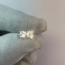 Video laden en afspelen in Gallery-weergave, 1 karaat ronde geslepen diamanten dame Stud Earring wit goud 14K fijne sieraden