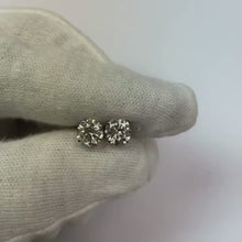 Video laden en afspelen in Gallery-weergave, 2.2 ct diamanten ronde oorknop 14 kt witgoud