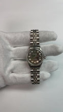 Video laden en afspelen in Gallery-weergave, Rolex roestvrij staal jubileum Datumjust dameshorloge met grijze diamanten wijzerplaat