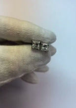 Video laden en afspelen in Gallery-weergave, 2 ct Princess Cut F Vs1 Diamond Stud Earring 14K witgoud