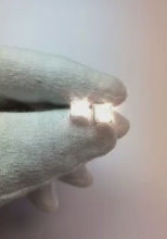 Video laden en afspelen in Gallery-weergave, 2 ct Princess Cut F Vs1 Diamond Stud Earring 14K witgoud