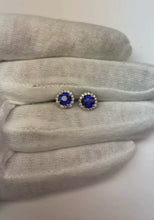 Video laden en afspelen in Gallery-weergave, Ronde Ceylon Sapphire Diamond Cluster Earring Witgoud 2.30 Ct.