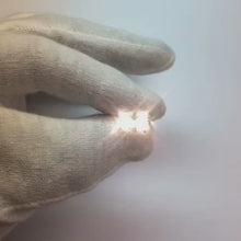 Video laden en afspelen in Gallery-weergave, Oorbel met diamanten studs ovaal 2 karaat