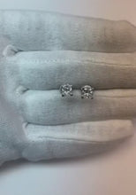 Video laden en afspelen in Gallery-weergave, Prinses geslepen diamanten oorknopjes 1,60 ct witgoud 14k