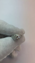 Video laden en afspelen in Gallery-weergave, Oude mijnwerker diamanten ring 2 karaat witgoud 14K