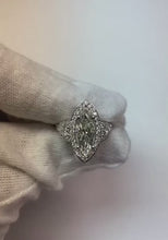 Video laden en afspelen in Gallery-weergave, 3.00 Ct. Marquise Diamant 3 stenen tweekleurige gouden ring Nieuw