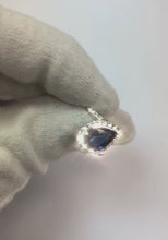 Video laden en afspelen in Gallery-weergave, 4.30 karaat Sri Lankaanse saffier en diamanten ring wit goud 14K