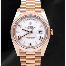 Afbeelding in Gallery-weergave laden, Rolex Day-Date 228235 40 mm Roségoud Horloge met Witte Romeinse Wijzerplaat