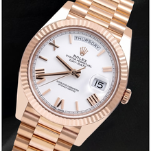 Afbeelding in Gallery-weergave laden, Rolex Day-Date 228235 40 mm Roségoud Horloge met Witte Romeinse Wijzerplaat