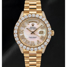 Afbeelding in Gallery-weergave laden, Rolex Day-Date 36mm 1803 Geelgoud Horloge met Wit Parelmoeren Diamanten Wijzerplaat en Romeinse Cijfers