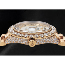 Afbeelding in Gallery-weergave laden, Rolex Day-Date 36mm 1803 Geelgoud Horloge met Wit Parelmoeren Diamanten Wijzerplaat en Romeinse Cijfers