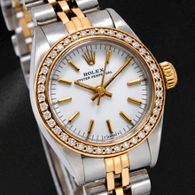 Afbeelding in Gallery-weergave laden, Rolex Oyster Perpetual 67193 26 mm Horloge met Witte Wijzerplaat met Streepindexen en Tweekleurige Jubilee-armband