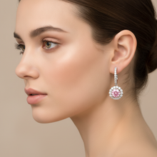 Afbeelding in Gallery-weergave laden, Roze diamanten oorbellen 1,5 karaat labgekweekt ronde halo klapsluiting 14k witgoud