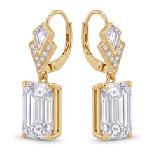 Afbeelding in Gallery-weergave laden, Witte diamanten oorhangers 4 karaat labgekweekt smaragdslijpsel art deco 14K geelgoud