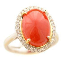 Afbeelding in Gallery-weergave laden, 12,50 karaat rood koraal met diamanten trouwring goudgeel 14k