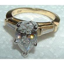 Afbeelding in Gallery-weergave laden, 1,81 ct. diamanten peer geslepen drie stenen tweekleurige gouden ring