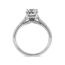 Afbeelding in Gallery-weergave laden, 2,25 ct. prong set ronde briljante diamanten ring met accenten