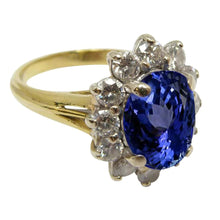 Afbeelding in Gallery-weergave laden, 2,25 karaat Ovale geslepen tanzaniet en diamanten fancy ring 14K tweekleurig goud