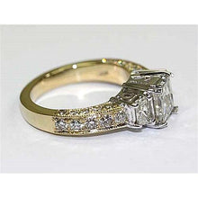 Afbeelding in Gallery-weergave laden, 2.75 karaat drie stenen diamanten ring met accenten tweekleurig 14K - harrychadent.nl