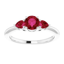 Afbeelding in Gallery-weergave laden, 3 Stone Ruby Ring 1,50 karaat Prong Setting Dames sieraden - harrychadent.nl